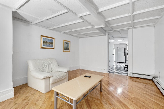 Building Photo - 306 Commonwealth Ave Unit 1 Rental
