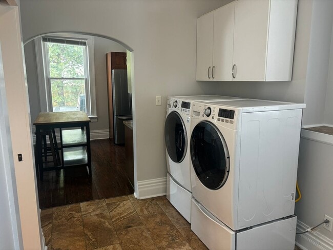 Building Photo - 1007 Lake Ave Unit 1007-1