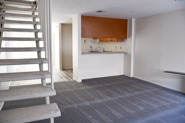 Building Photo - 733 S Fondren St Unit Fondren (733) Apt #D