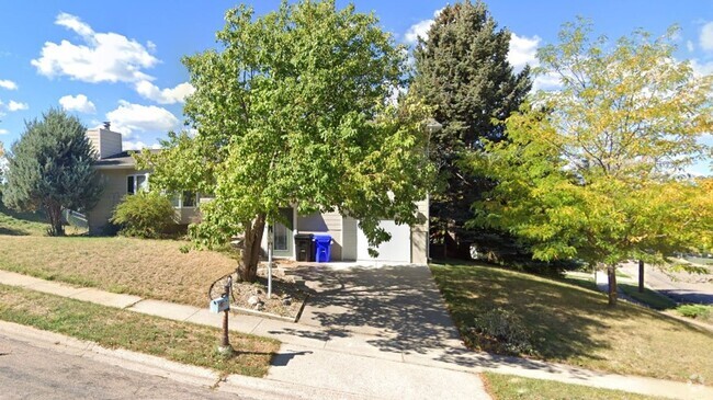 Building Photo - Five-Bedroom, Two-Bathroom Home on West Side