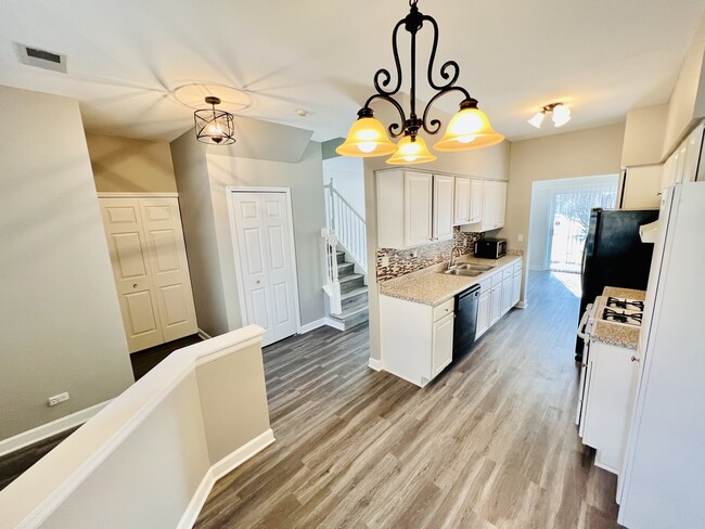 Photo - 925 Sheridan Cir