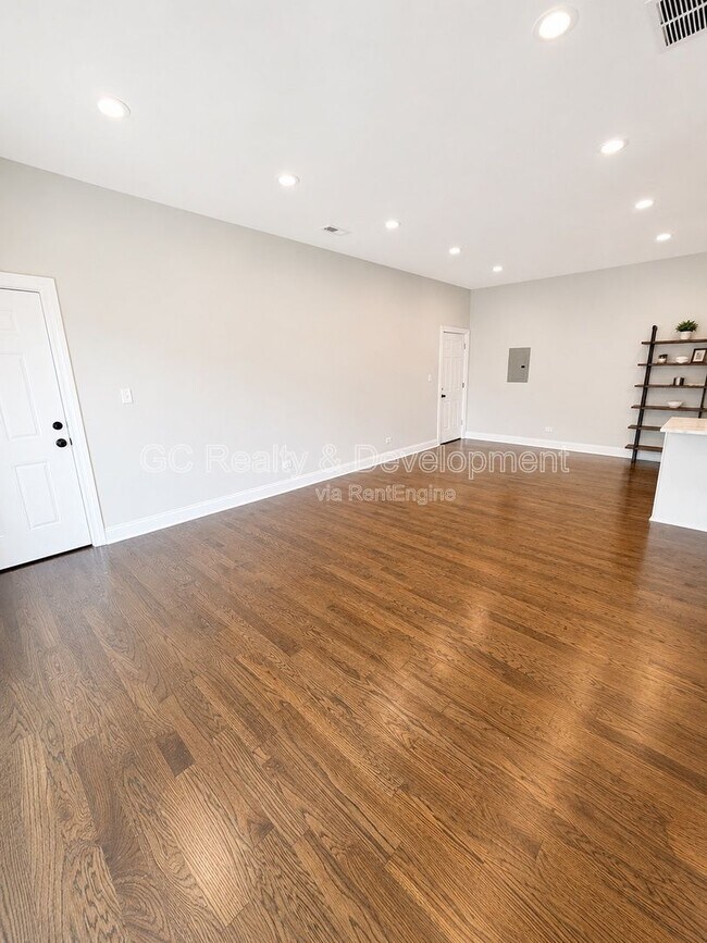 Photo - 3437 S Morgan St Unit Apt 3w