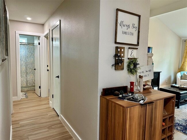 Photo - 2715 Alderwood Dr