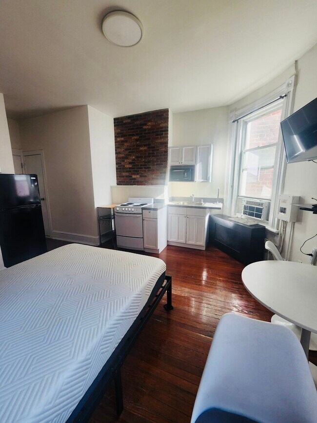 Photo - 1702 16th St NW Unit 3