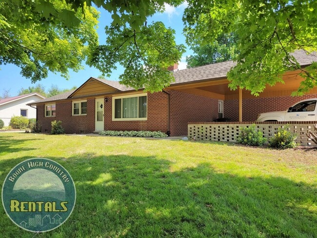 Building Photo - 3bd/2ba Ranch House Next to Watauga Medical Center