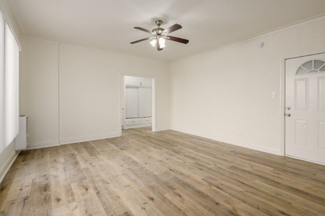 Building Photo - 1317 N Bronson Ave