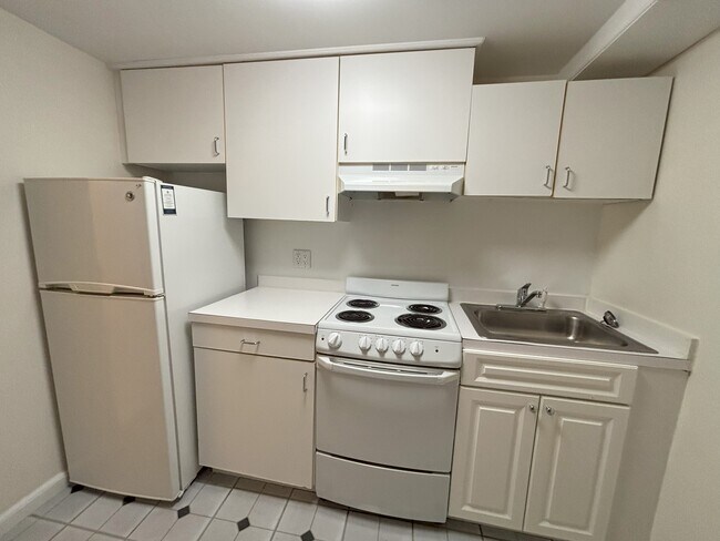 Photo - 1247 Beacon St