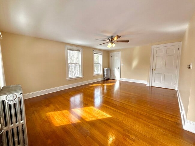 102 Mountain Rd Unit Upper