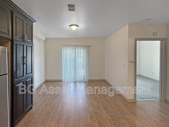 Photo - 1459 MacArthur Blvd Unidad 47 Rental