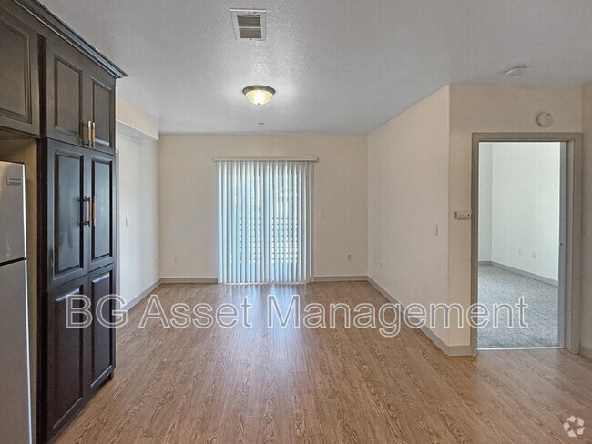 Building Photo - 1459 MacArthur Blvd Unit 47 Rental