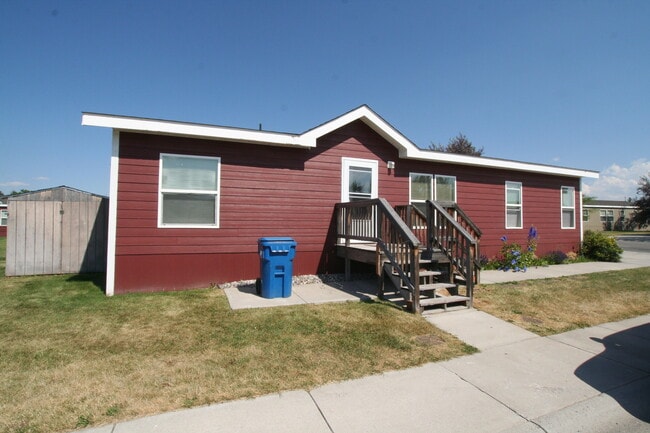 Building Photo - 3 bedroom in centralized location Rental
