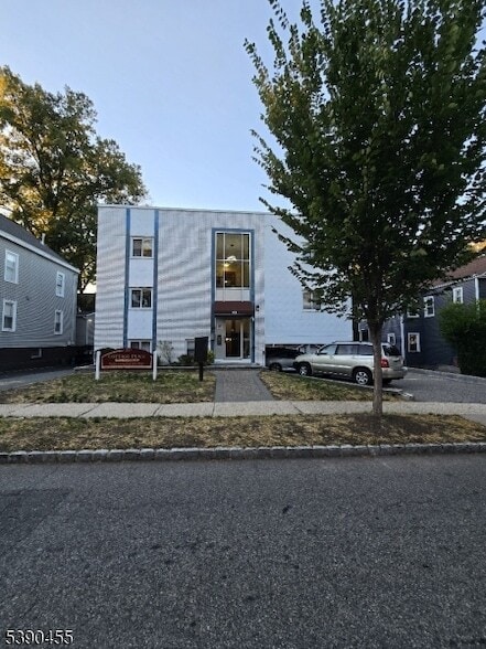 Building Photo - 43 Cottage St Unit 2A