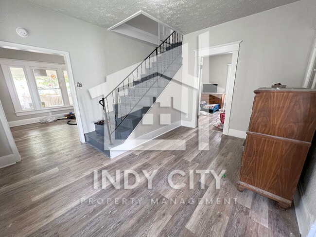 Photo - 1015 S Sheffield Ave