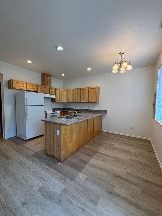 Building Photo - Pet Friendly 3 bedroom Townhouse! Unit 1622 #3