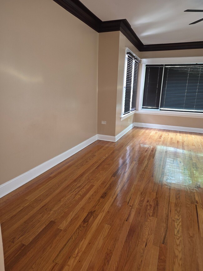 Building Photo - 7834 S Langley Ave Unit 2nd fl
