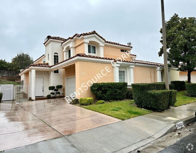 Building Photo - 3 Bedroom (2 Masters), 3 Full Bath House f...