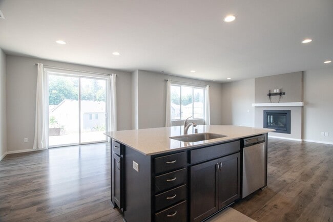 Photo - 2925 Cassius St NE