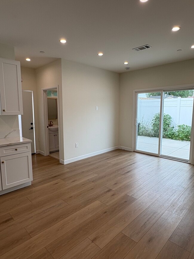 Living area - 15857 Stare St