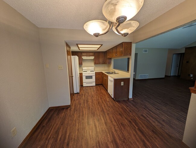 Western Oaks 3-2-2 - Western Oaks 3-2-2 House
