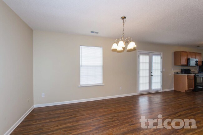 Photo - 104 Flyer Ct