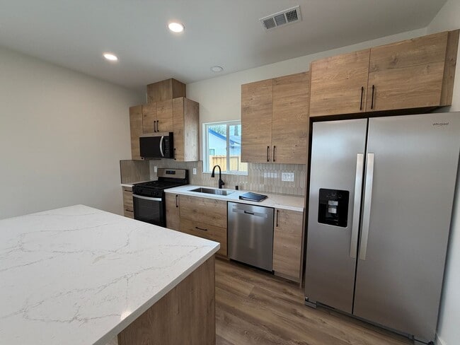 Building Photo - BRAND NEW (2026) 5 Bed / 2 Bath House on Faber - Close Walk to Campus!