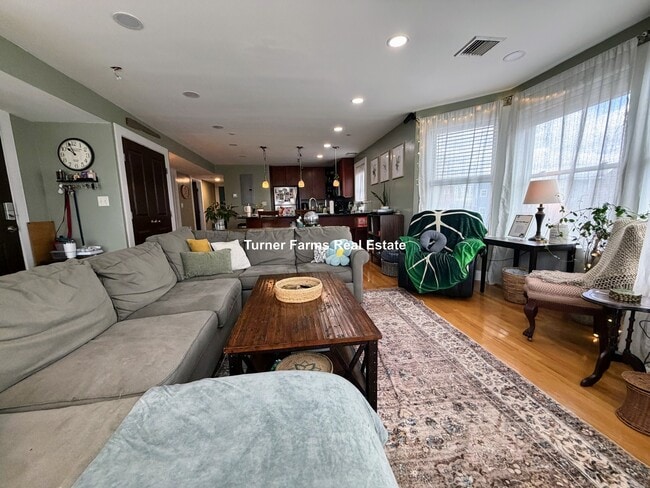 Building Photo - 31 Humphreys St Unit 3