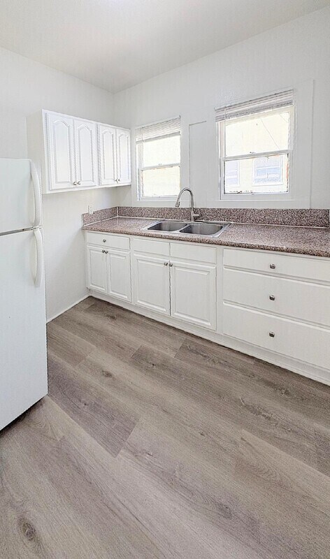 Building Photo - 433 W 4th St Unit 1/2 Rental