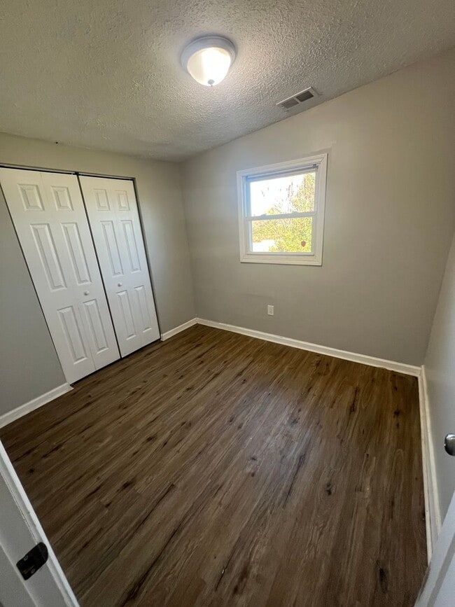 Photo - House for rent in Elizabethtown. 3 bed and 1 bath. Newly renovated!