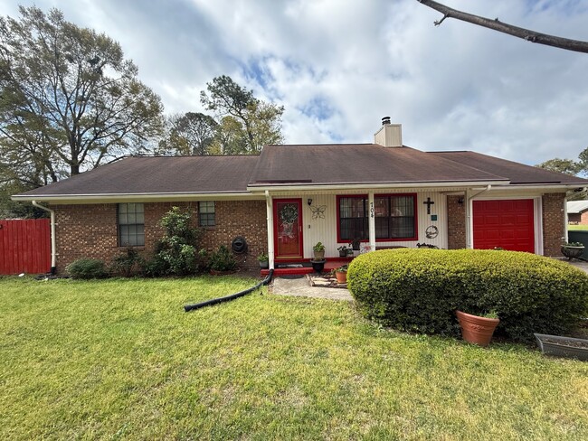 Photo - 704 Olive St House