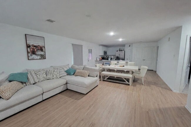 Photo - 335 Riverwood Village Ln