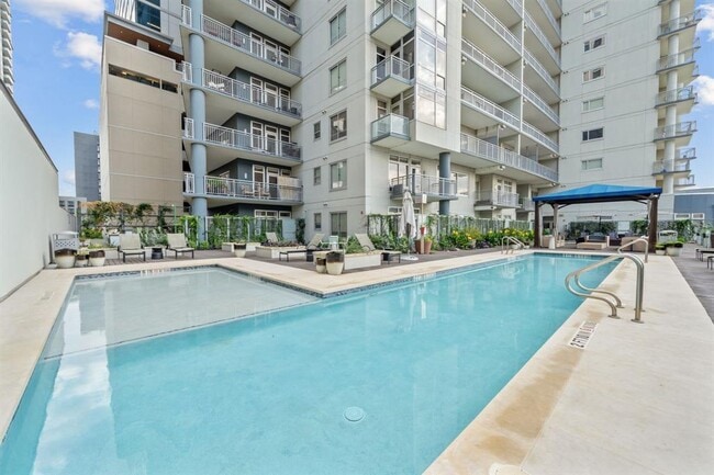 Building Photo - 603 Davis St Unit 710