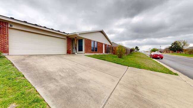 Photo - 3 BEDROOM, 2 BATH, 2 CAR GARAGE DUPLEX!!!