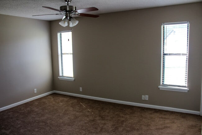 Primary Bdrm - 501 Westgate Cir
