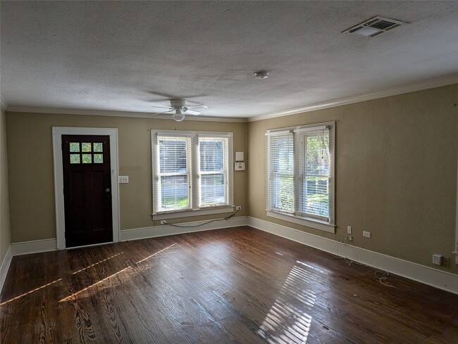 Photo - 510 W Lang St