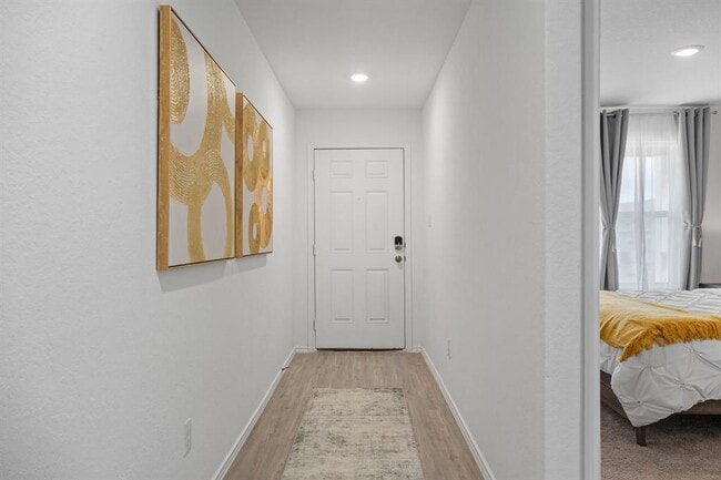 Photo - 714 Killdeer Trl House