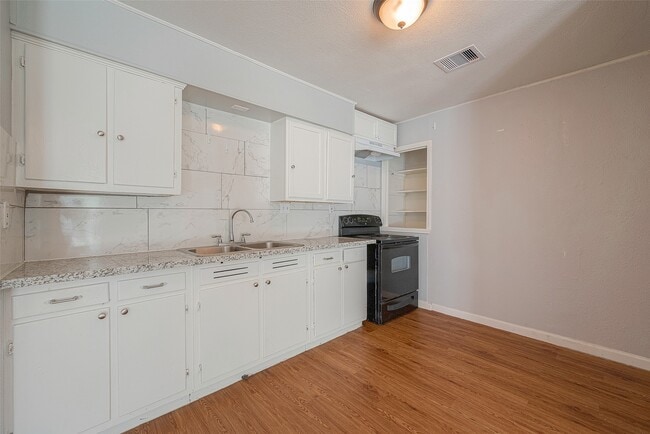 Photo - 5619 Willow Glen Dr