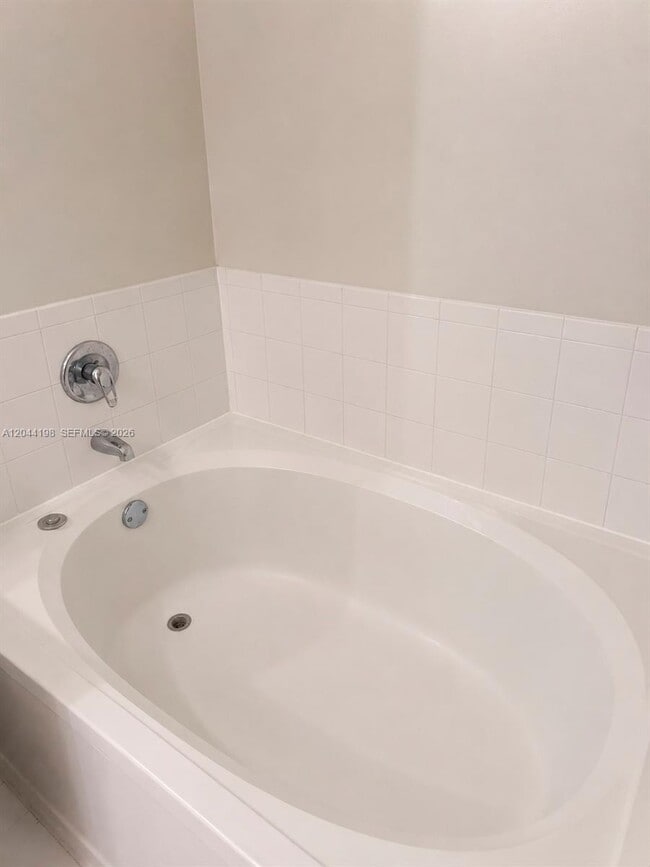 Photo - 17145 N Bay Rd Unidad 4307