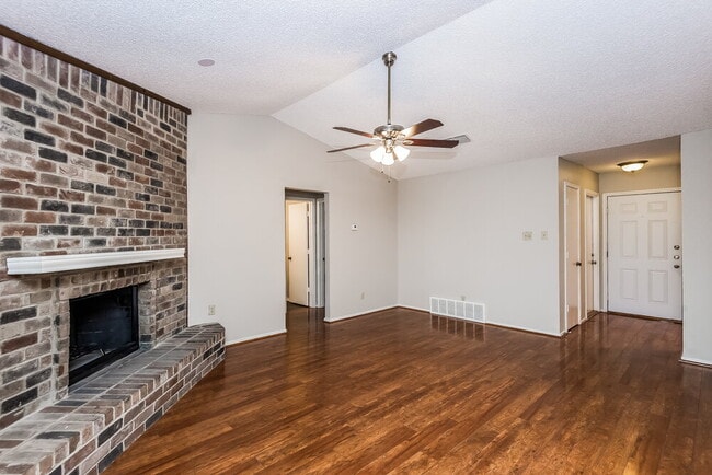 Photo - 1816 Hunting Green Dr
