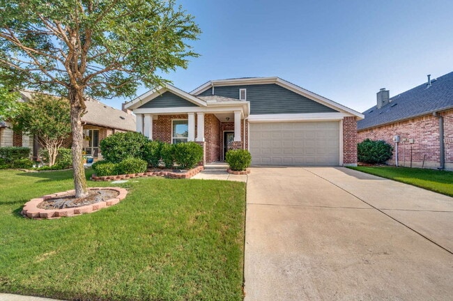 Photo - Beautiful Open-Concept Home with Large Backyard
