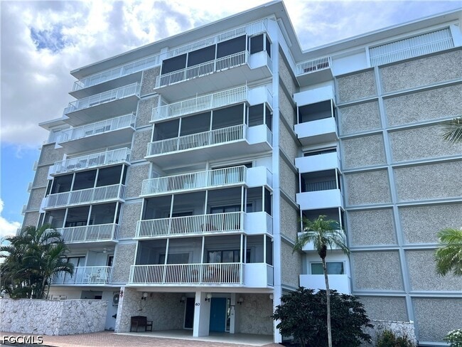 Photo - 60 W Pelican St Unit 202