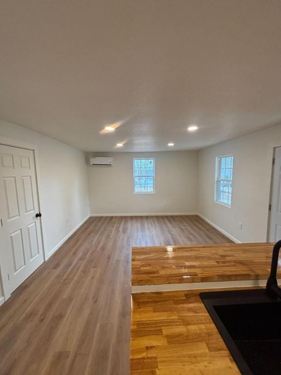 Photo - 1396 Cranfield Rd