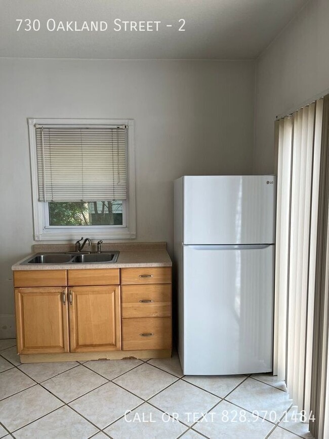 Photo - 730 Oakland St