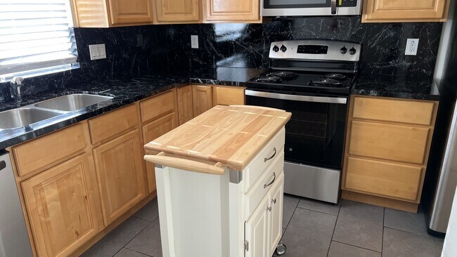 Photo - 2090 Aldengate Way Unit 2090