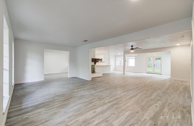 Photo - 534 Robert E Lee Dr