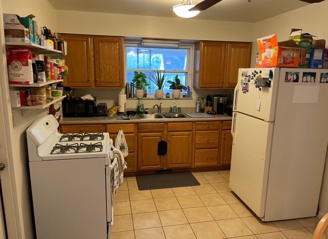731 S Woodlawn Ave Unit 731 Woodlawn Apt B