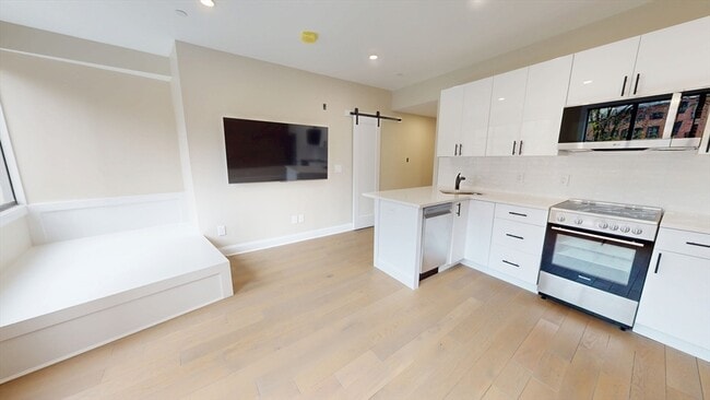 31-35-35 India St Unit 204