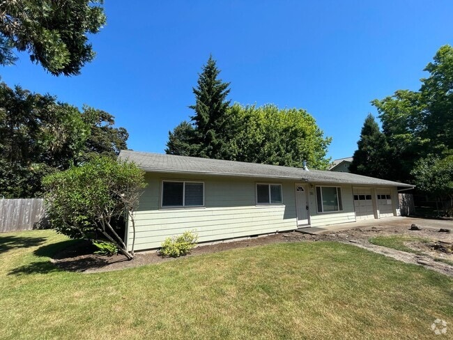 Building Photo - Hard to find 3 bedroom 2, bathroom. Rental
