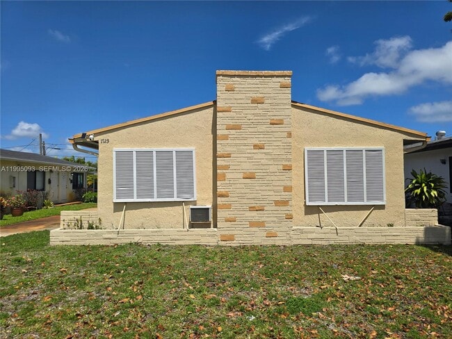 Building Photo - 1723 Thomas St Unit 3