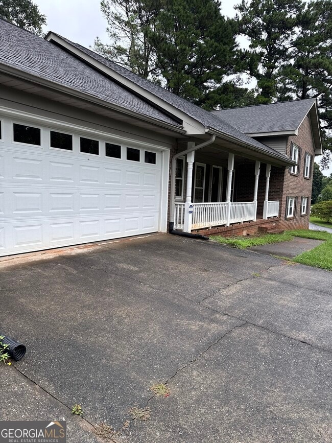 Photo - 532 Villa Dr SW