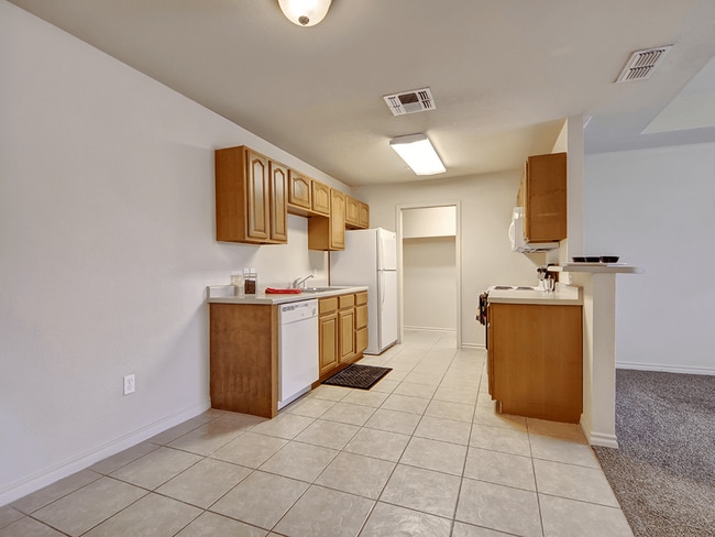 Designated Dining Area - Lexington Court